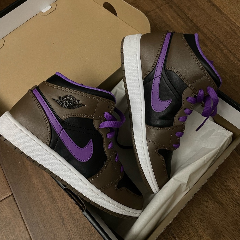 Air Jordan 1 Mid GS 'Palomino'